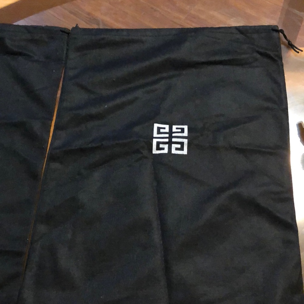Givenchy 100%authentic